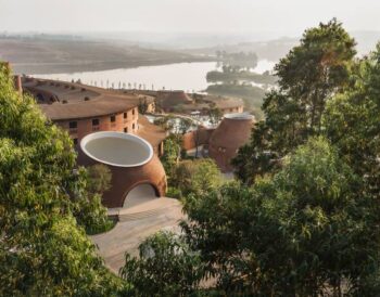 DongFengYun Hotel Mi'Le: «λιτότητα, απλότητα και αυθεντικότητα» 07-1 Entrance, photo by Wang Ting (1)