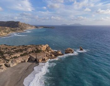 Η Ελλάδα κατατάσσεται στις 20 κορυφαίες χώρες για μυστικές παραλίες παγκοσμίως
