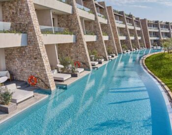 Tο W Costa Navarino κατακτά μια θέση στα “Top 50 Best Resorts in the World”, των Condé Nast Traveler Readers’ Choice Awards 2023