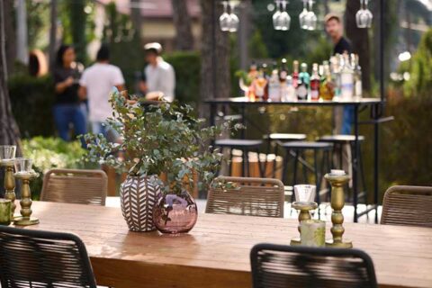 Opening στον καταπράσινο κήπο του Domotel Kastri